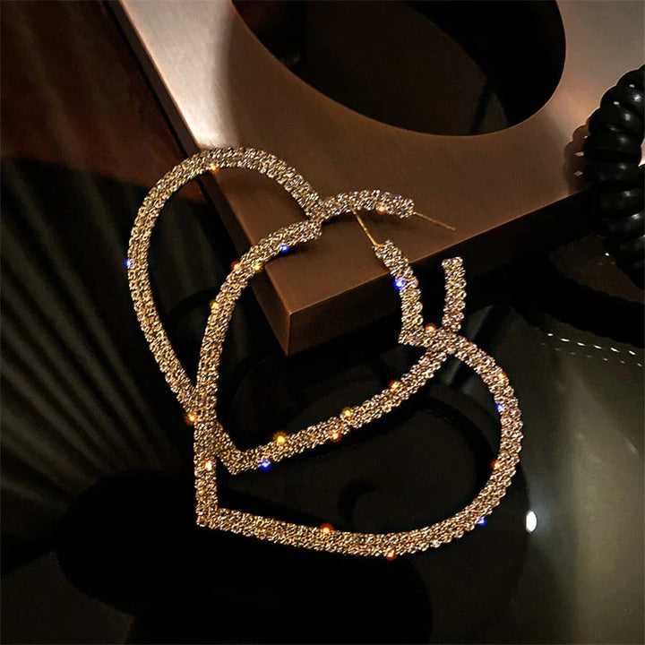 Funkelnde Kristall-Herzohrringe für Damen, elegant & romantisch. Ideal als Geschenk oder Accessoire.
