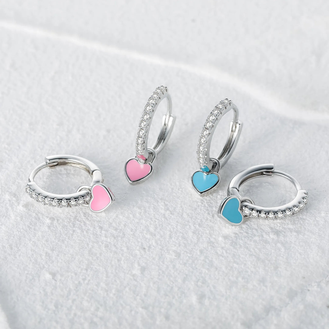 Damen Creolen aus Silber mit funkelnden Zirkonia. Modischer Alltagsschmuck & Geschenkidee.