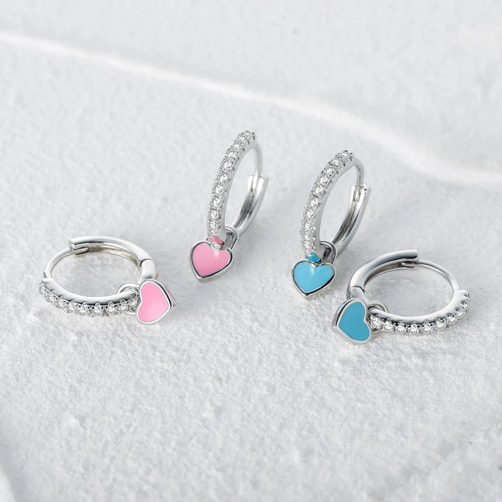 Damen Creolen aus Silber mit funkelnden Zirkonia. Modischer Alltagsschmuck & Geschenkidee.
