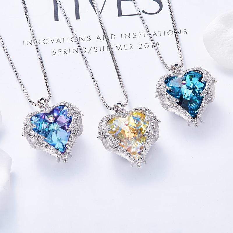 Damen-Schmuck: Herzkette mit Engelsflügeln als Schutzsymbol, lila/blau, perfektes Geschenk.