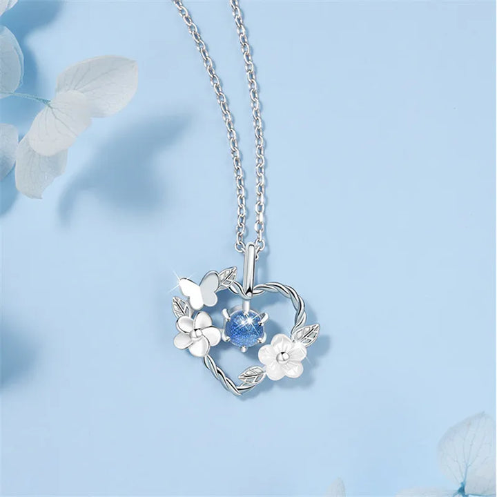 Silberfarbene Edelstahlschmuck Herzkette mit detailreicher Muschelblume, perfektes Geschenk für Damen.