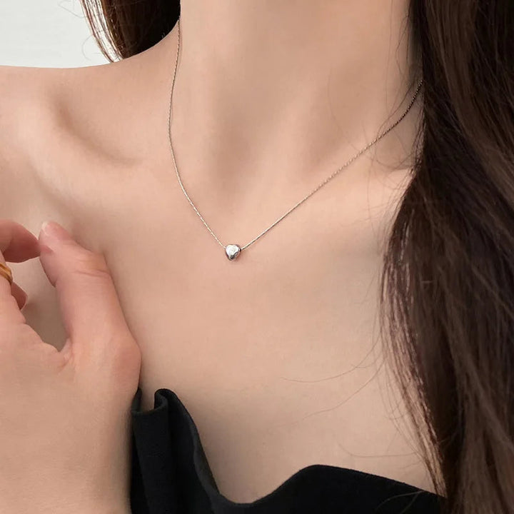Stilvolle Damen-Herzkette aus Edelstahl, minimalistischer Schmuck für jeden Anlass.