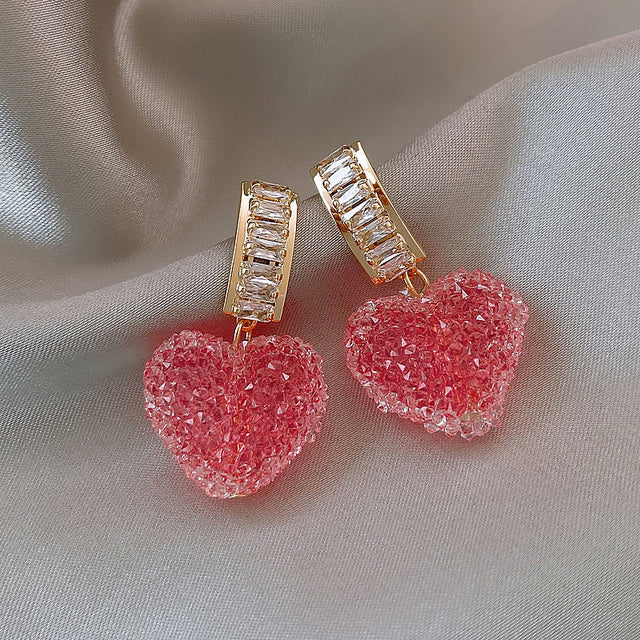 Luxuriöse Damen Goldohrstecker mit strahlenden Zirkonia Steinen, ideal für besondere Anlässe.