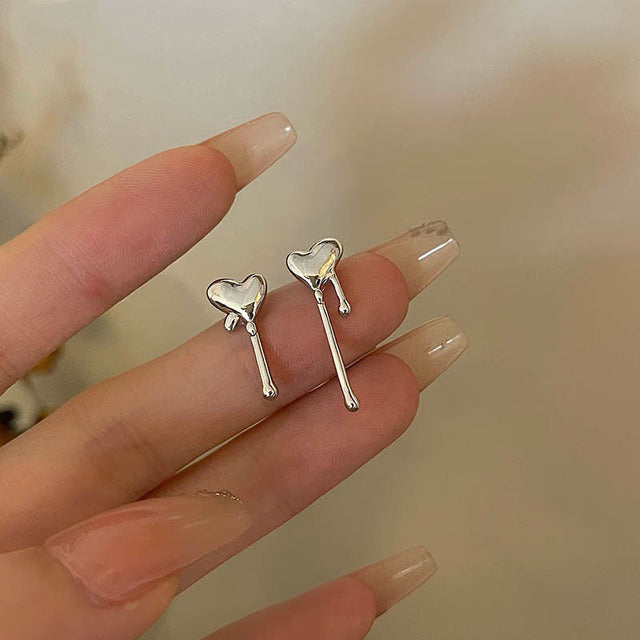 Exklusive Wassertropfen-Ohrringe für Damen, vergoldet, elegantes Design, perfekt für gehobene Anlässe.