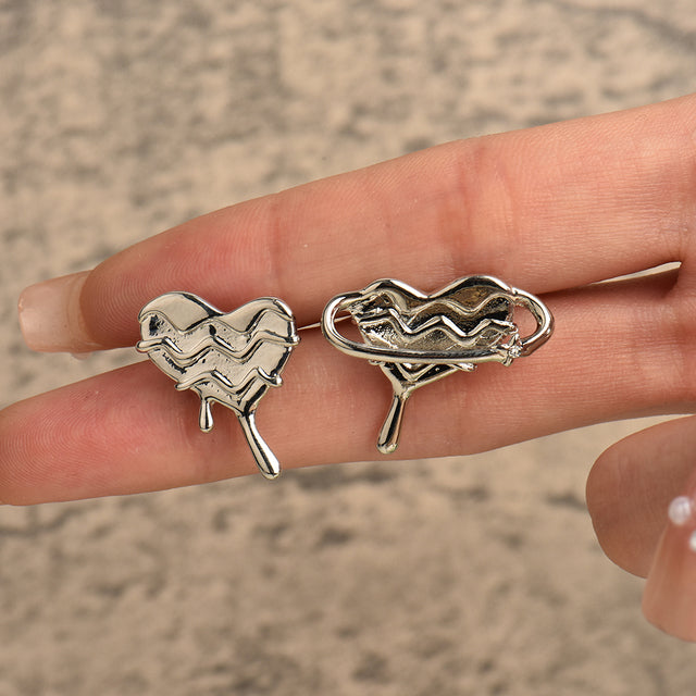 Wassertropfen-Ohrhänger für Damen, vergoldet, präsentiert in eleganter Geschenkbox. Ein luxuriöses Schmuck-Geschenk.