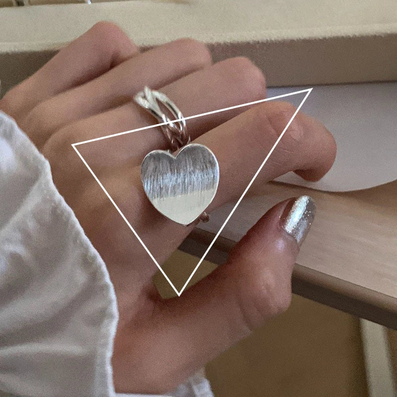 Vintage Damenring mit Herzmotiv, gefertigt aus echtem 925 Sterling Silber. Einzigartiges Retro-Accessoire.