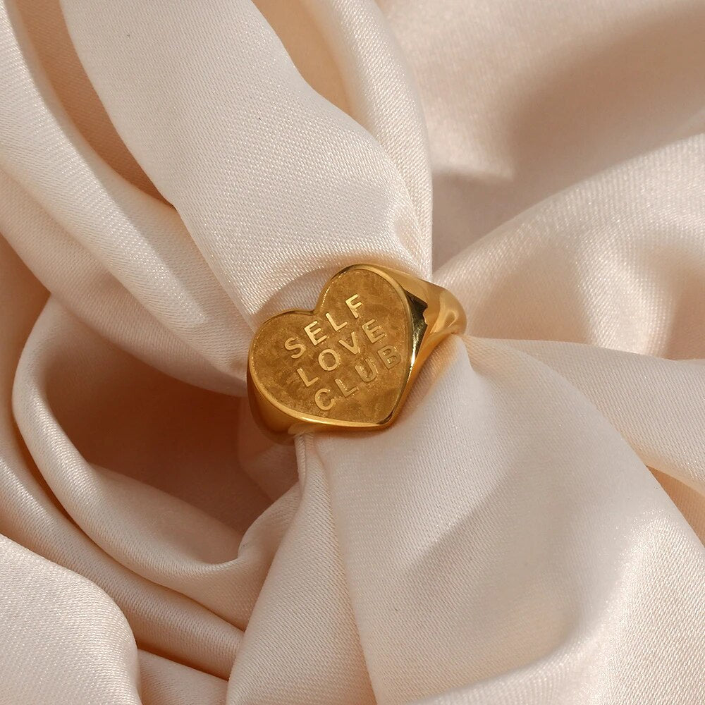 Modischer Damen Selbstliebe Ring, silbervergoldet, als Geschenkidee für Selbstwert & Stärke. Stilvoller Clubring.