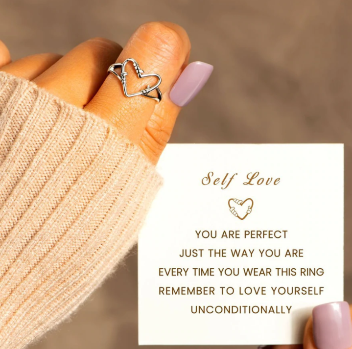 Zierlicher Herzring für Damen in Silber, verstellbar. Eleganter, minimalistischer Schmuck, ideal als Symbol der Liebe.
