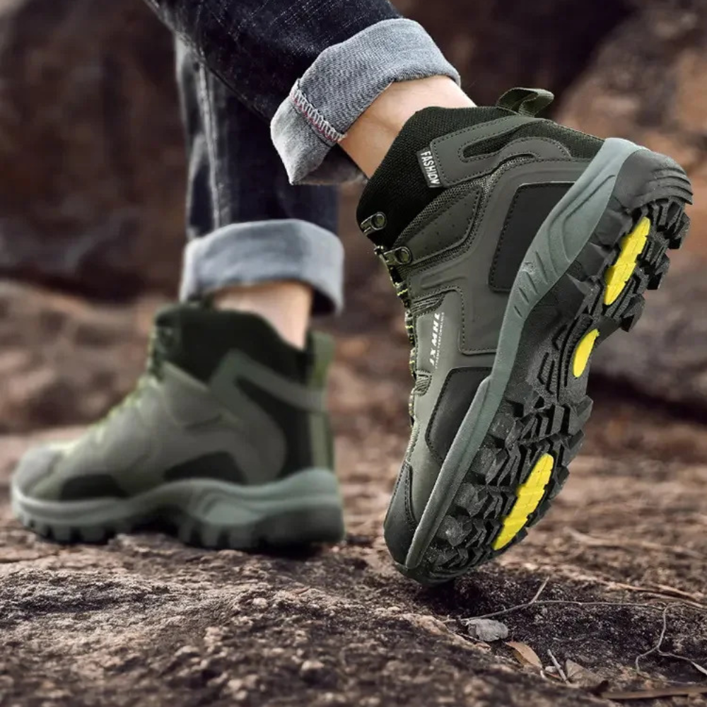 Moderne wasserdichte Wanderschuhe, unisex, mit griffiger Sohle für optimalen Halt im Gelände.