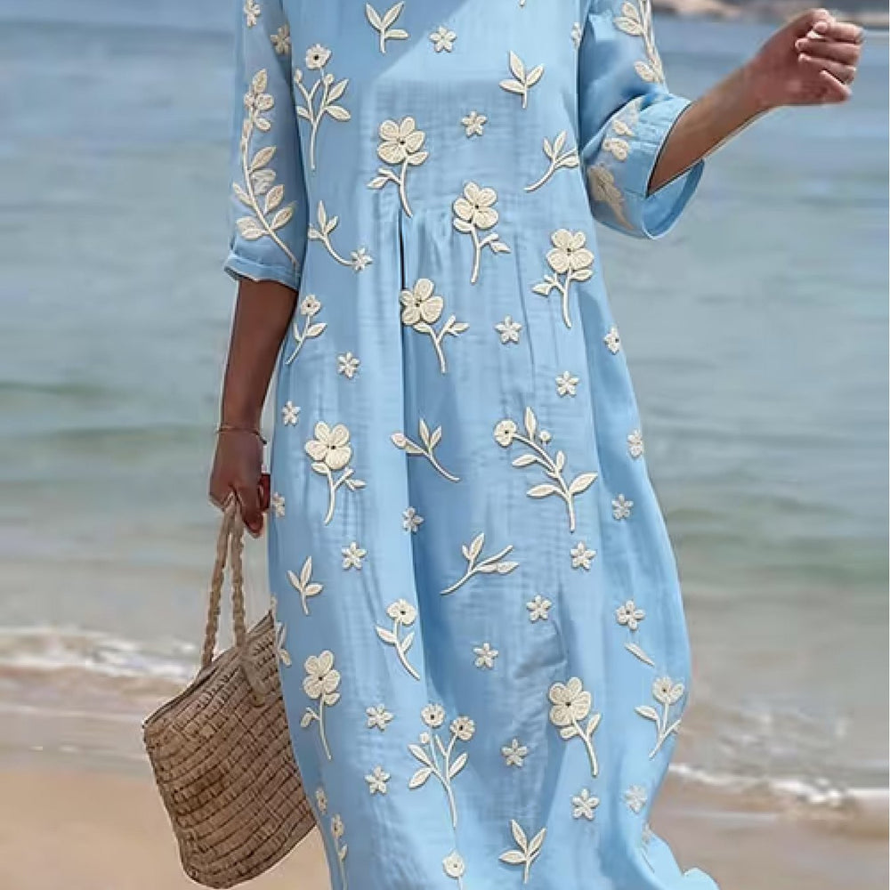 Elegantes besticktes Damen Midikleid mit Halbarme, hellblau, ideal als Sommer- oder Freizeitkleid.