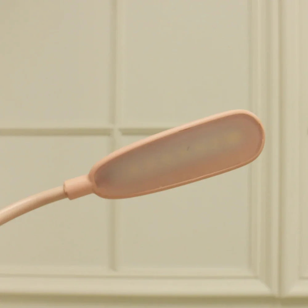 Dimmbare Kinder Leselampe in Hirschform mit USB-Power. Augenfreundliches Nachtlicht zur Lernförderung im Kinderzimmer.