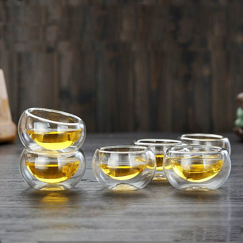 Vielseitige Glas Teekanne mit Teesieb für losen Tee oder Beutel. Doppelwand-Design hält Getränke lange heiß.