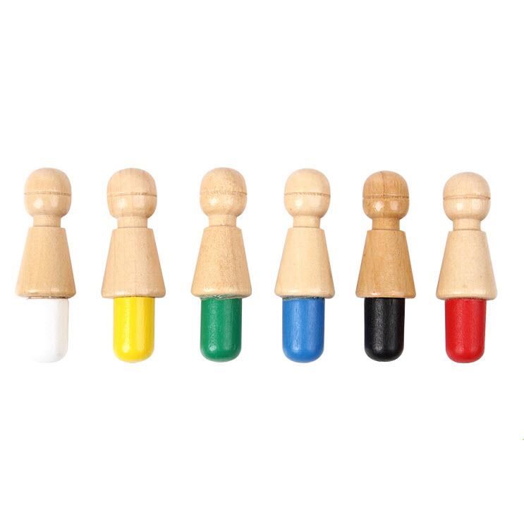 Zwei Kinder spielen mit dem Holz Gedächtnisspiel; fördert Farberkennung & Denkfähigkeit, sicheres Holzspielzeug.