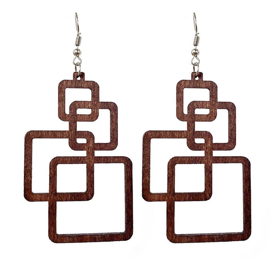 Quadratische Retro-Holzohrringe für Damen. Elegante Tropfenohrringe aus Holzschmuck für den Alltag.