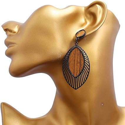 Handgefertigte Damen Ohrringe: Tropfen aus Holz, Boho-Ethno-Stil, stylisches Mode-Accessoire.