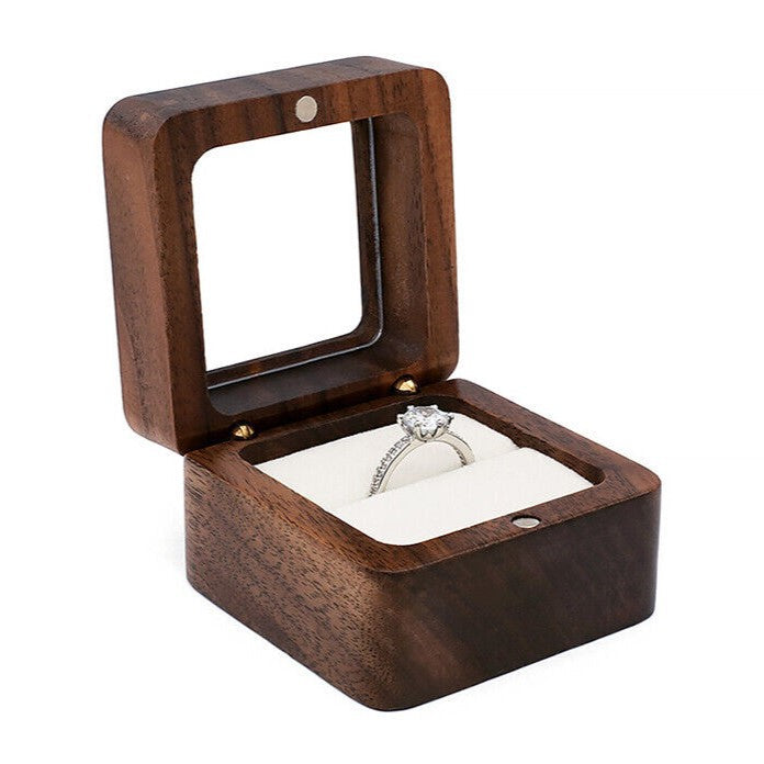 Luxuriöses Holz-Ringkästchen, elegantes Design zur Organisation von Schmuckstücken.