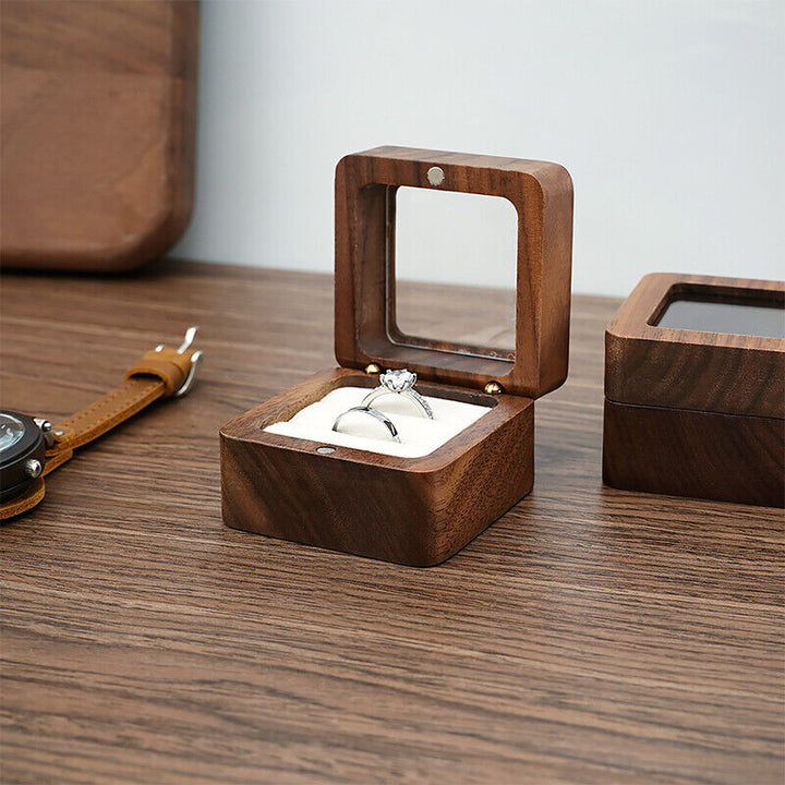 Handliches Mini-Schmuckkästchen aus Holz; elegante Lösung für die Schmuckorganisation.