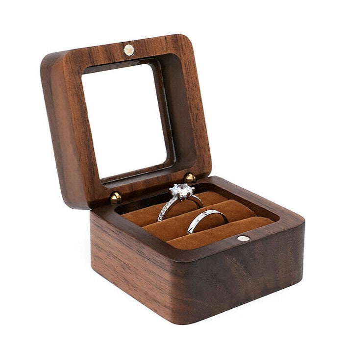 Handgefertigtes Mini-Schmuckkästchen aus edlem Holz für luxuriöse Schmuckorganisation.