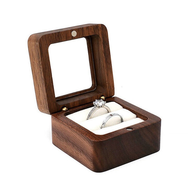 Stilvolles Mini-Ringkästchen aus Holz; sichere und dekorative Aufbewahrung für Schmuck.