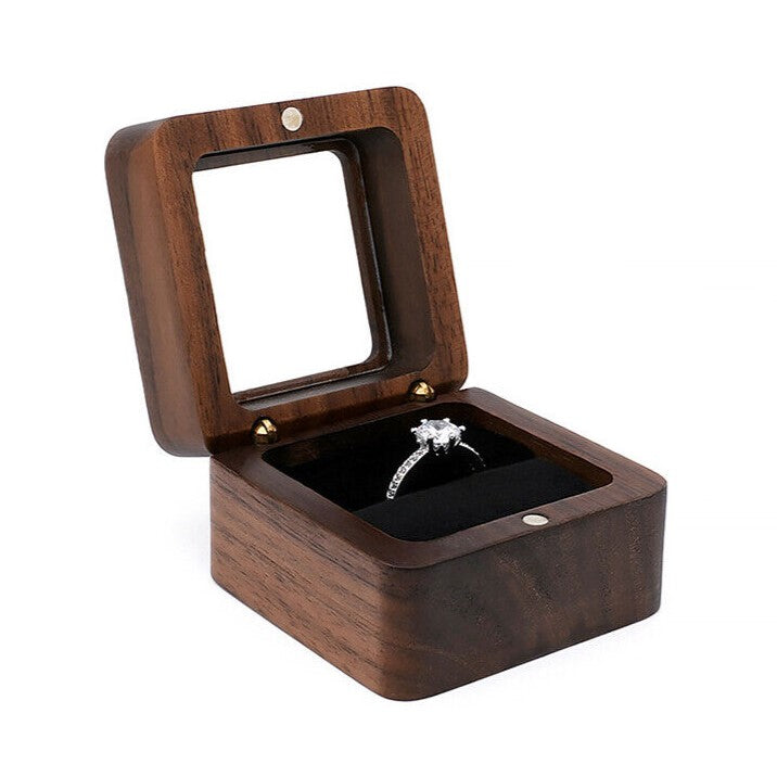 Schmuckaufbewahrung aus Holz: Elegante Ohrringbox und Ringkästchen in Kleinformat.