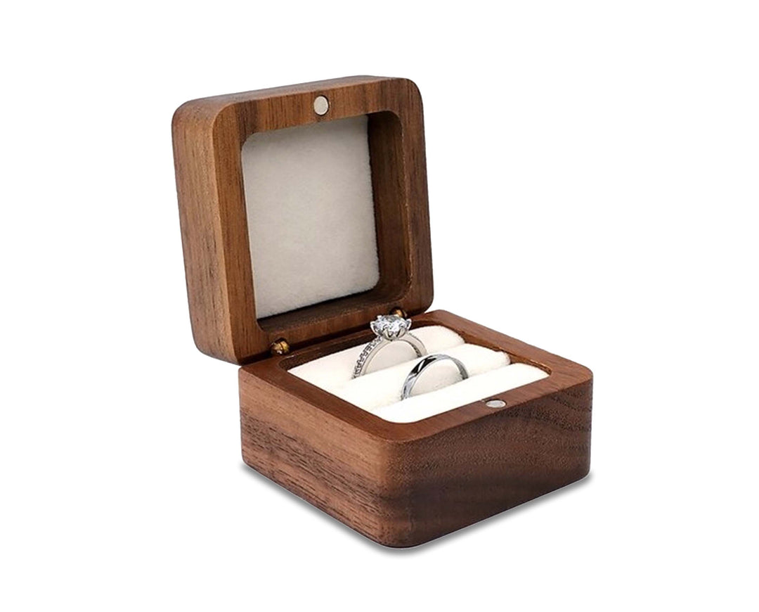 Schmuckaufbewahrung aus Teakholz mit feinem Samt ausgekleidet für Ringe, Ohrringe. Perfekte Geschenkbox.