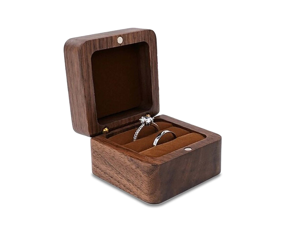 Hochwertige Schmuckbox aus Holz für Damen. Organisieren Sie Ringe und Ohrringe elegant und geschützt.
