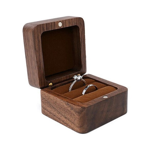 Exklusives kleines Holz-Schmuckkästchen; ideales Geschenk für Schmuckliebhaber.