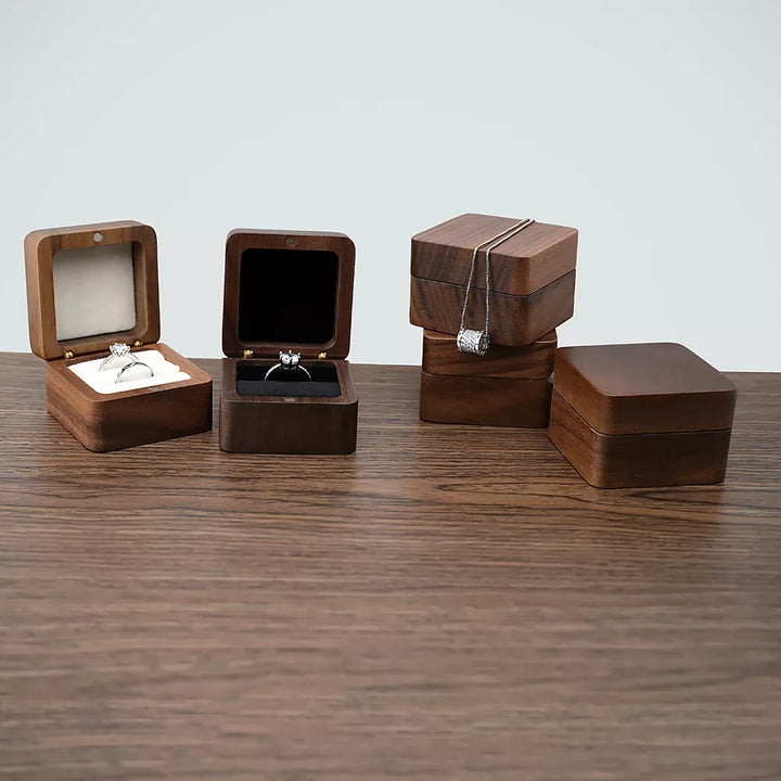 Echtholz-Mini-Schmuckkästchen; handliches Ringkästchen & Ohrringbox für unterwegs.