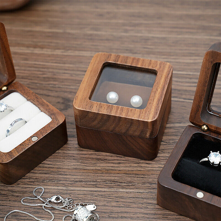 Feines Mini-Schmuckkästchen aus Holz, ideal für Ohrringe, Ringe & kleine Wertgegenstände.