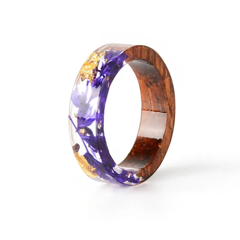 Geschenkidee: Handgefertigter Holzharzring in Geschenkbox, Unisex-Bandring aus Naturholz und Harz.
