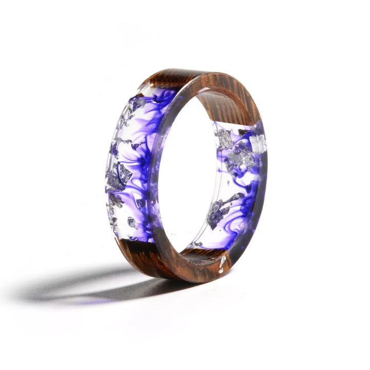 Unisex Holzharzring aus Naturholz und blauem Harz, handgefertigt, einzigartiger Bandring für Damen & Herren.