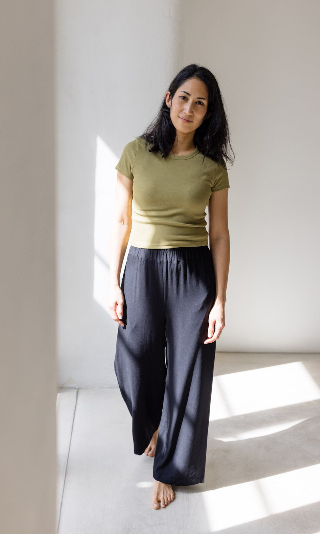 Elegante Damen High Waist Culotte, weite Sommerhose mit femininem Schnitt. Perfekt für stilvolle Freizeitoutfits.