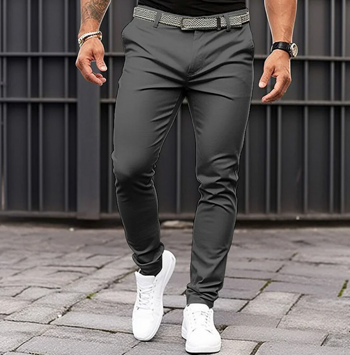 Elegante schwarze Herrenhose für Business und stilvolle Freizeitoutfits, ganzjährig komfortabel zu tragen.