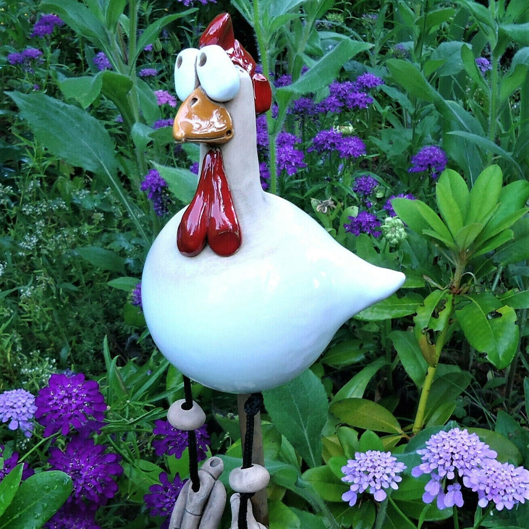 Lustige Huhn Gartenfigur für Zaun & Balkon, wetterfest aus Kunstharz. Perfekte Outdoor-Dekoration.