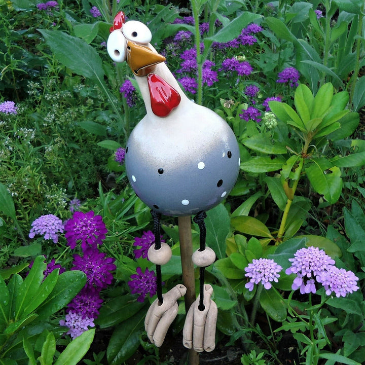 Charmante Huhn-Dekofigur für den Garten. Wetterfeste Tierfigur, humorvoll gestaltet für Terrasse & Außenbereich.