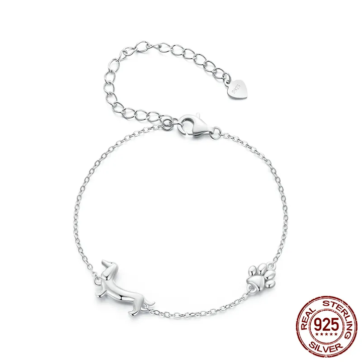 Detailreiches Sterling Silber Dackel-Armband, handgemachter Hundeschmuck, perfektes Accessoire für Damen.