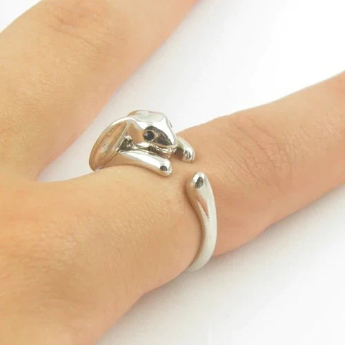 Silberfarbener Hasenring, unisex & verstellbar. Detailreicher Tierring als Glücksbringer oder Kaninchen-Schmuck Geschenk.