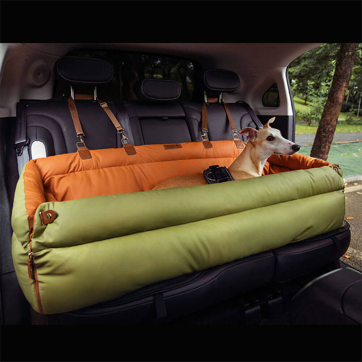 Hunde Autositzbett Deluxe aus Kunstleder für sichere & komfortable Autofahrten großer Hunde.