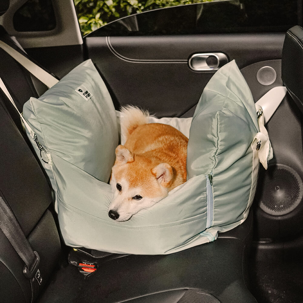 Wasserdichtes Hundebett für das Auto, sorgt für Tiersicherheit und Komfort auf langen Fahrten.