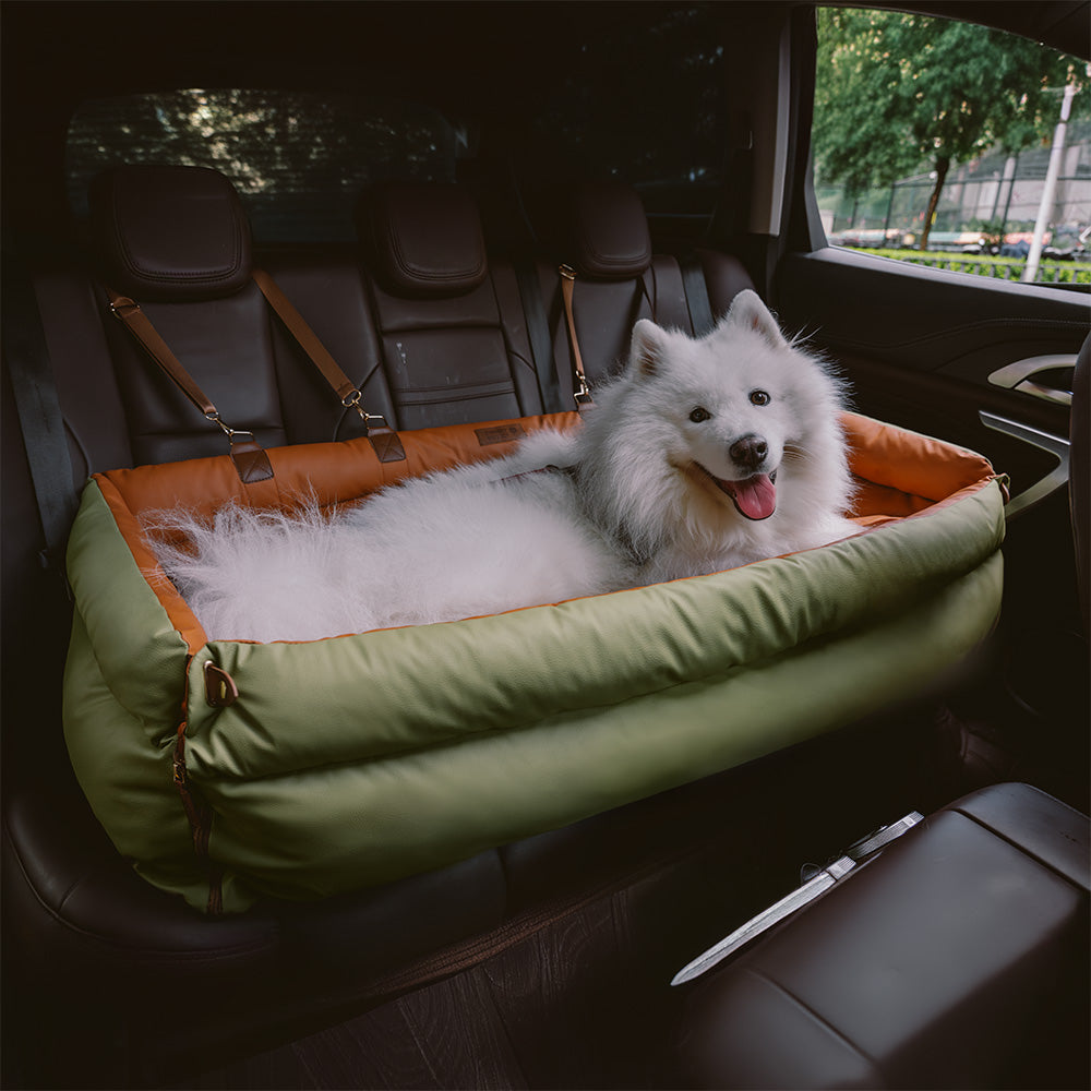 Wasserdichter & transportabler Hundeautositz aus Kunstleder für jede Reise.