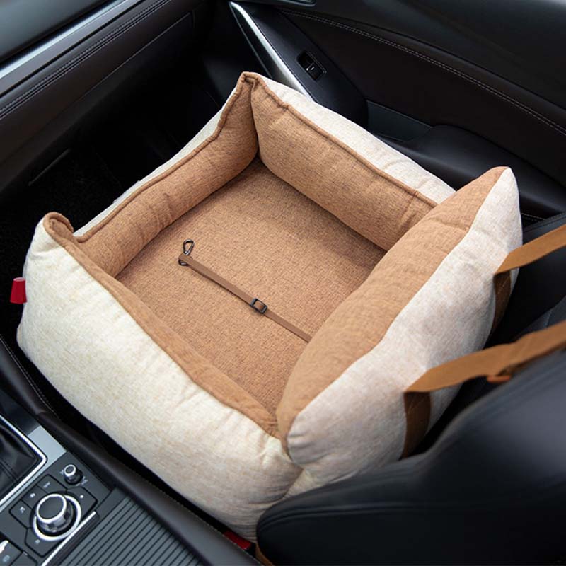 Gemütliches reisebett hellkaffee. Wasserdichter hundeautositz für sicheren hundetransport.