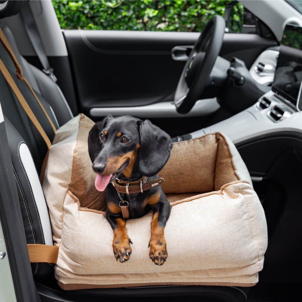 Sicherheitsbett für hunde, hellkaffee. Wasserdichter autositz für entspannte & saubere fahrten.