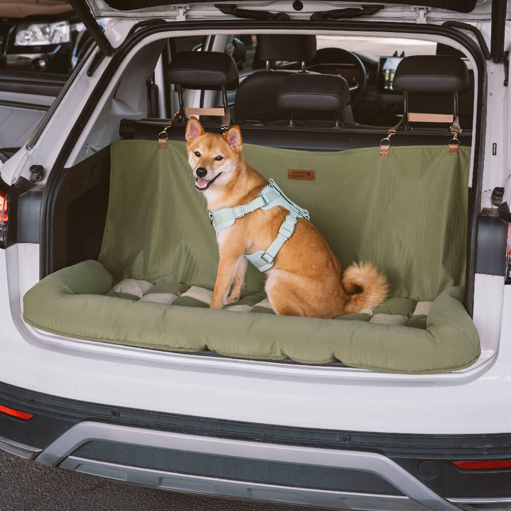Sicherer Hundeautositz schützt Ihr Tier bei jeder Autofahrt; Komfort im Schachbrettmuster.