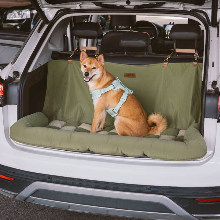 Sicherer Hundeautositz schützt Ihr Tier bei jeder Autofahrt; Komfort im Schachbrettmuster.