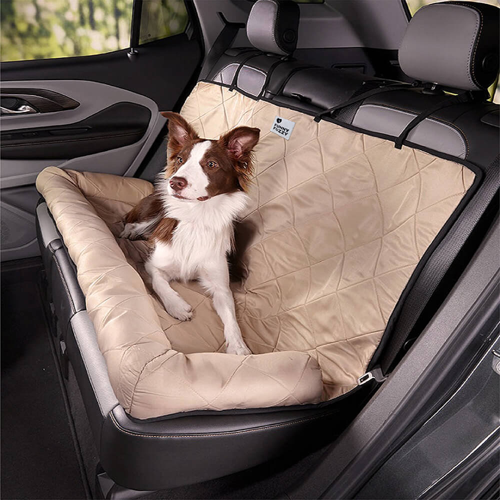 Hundeautositz & Rücksitzschutz für sichere & bequeme Autofahrten; waschbar & wasserdicht.