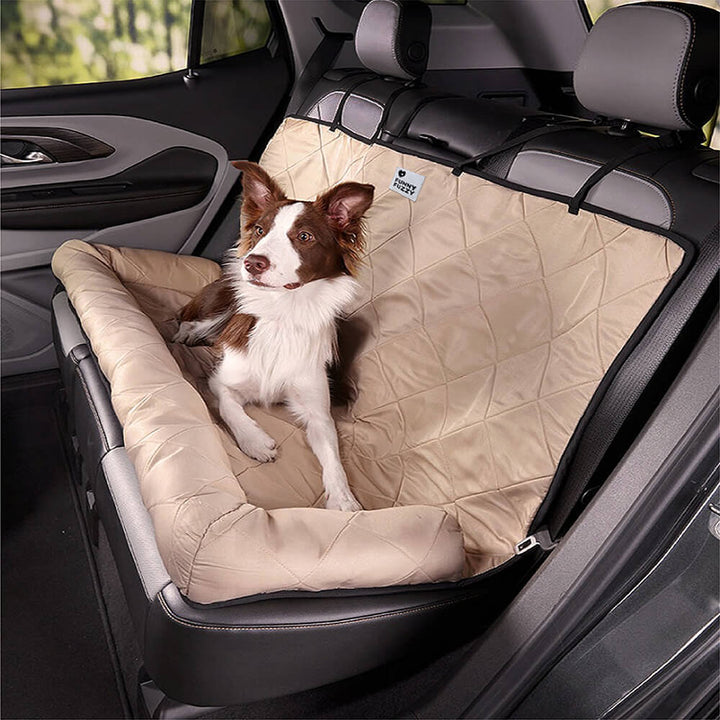 Hundeautositz & Rücksitzschutz für sichere & bequeme Autofahrten; waschbar & wasserdicht.