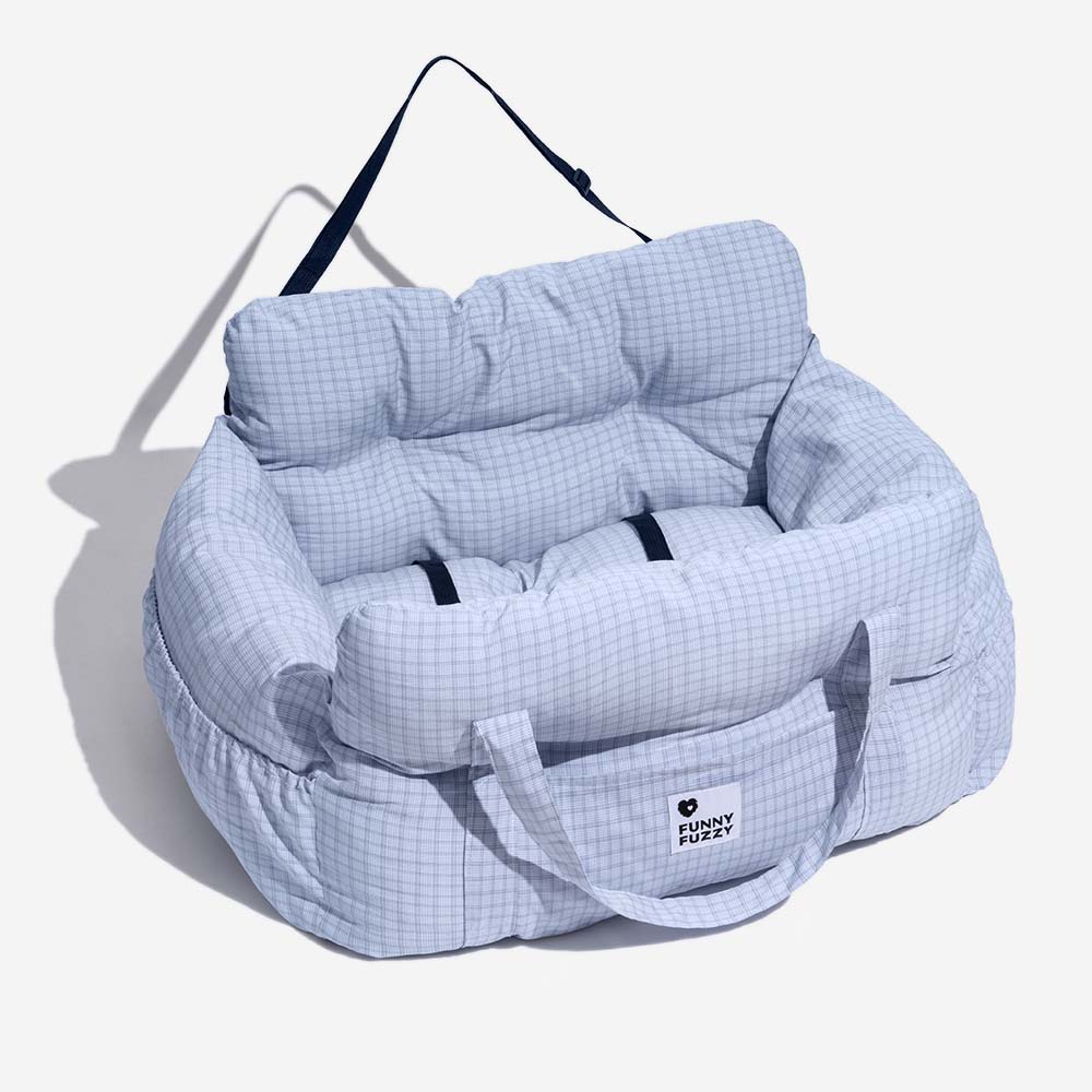 Vielseitiges Hundezubehör: Autositz und komfortables Bett in einem Produkt.