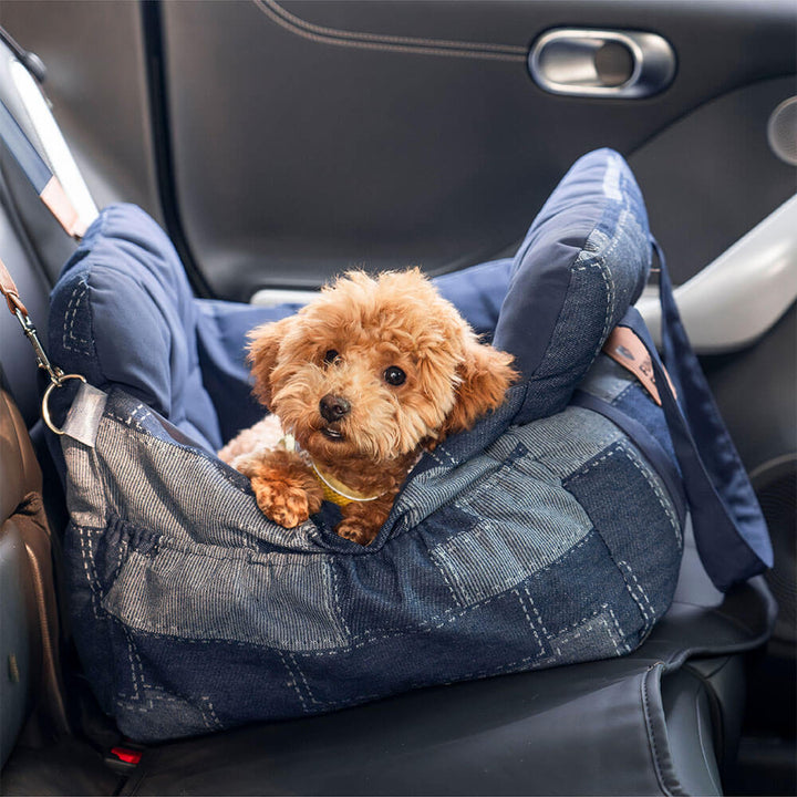 Bequemes Hundeautositzbett für lange Autofahrten; gemütliches Denim-Hundebett für Reisen.