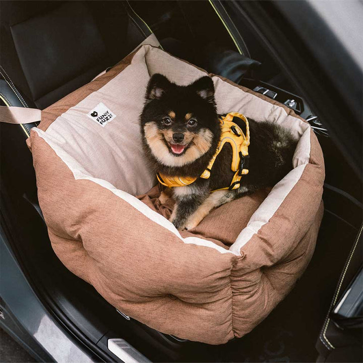 Premium Hundeautositz für den Vordersitz, bietet Sicherheit und ein gemütliches Hundebett auf Reisen.