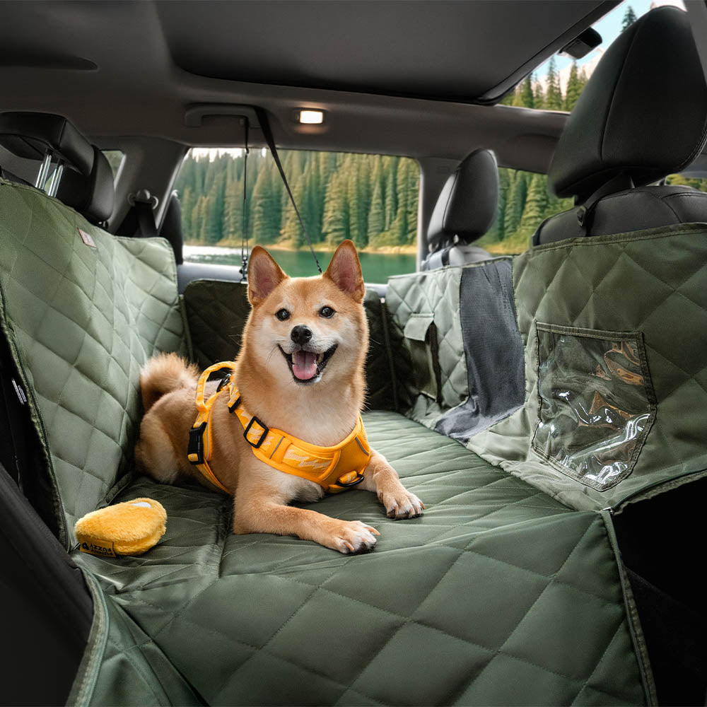 Geräumiges Hundebett für die Rückbank: Vollflächiger Schutz für sichere und komfortable Autoreisen.